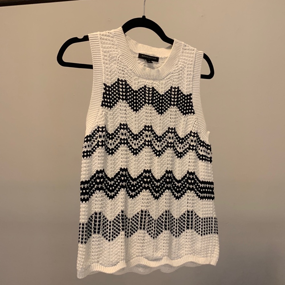 Banana Republic Sleeveless Sweater Vest, white with blue details, Size M